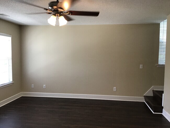 Foto del edificio - 634 Coopers Ln N