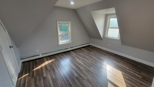Foto del edificio - 321 E 7th St