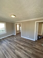 Building Photo - 324 Victory Ave