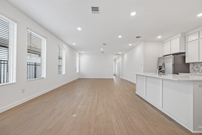 Foto del edificio - 27435 Sunterra Village Dr
