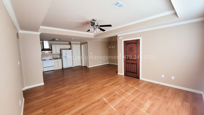 Building Photo - 1212 Mesa Dr