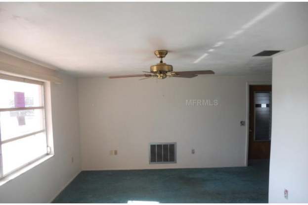 Foto del edificio - 4711 Mayflower Dr