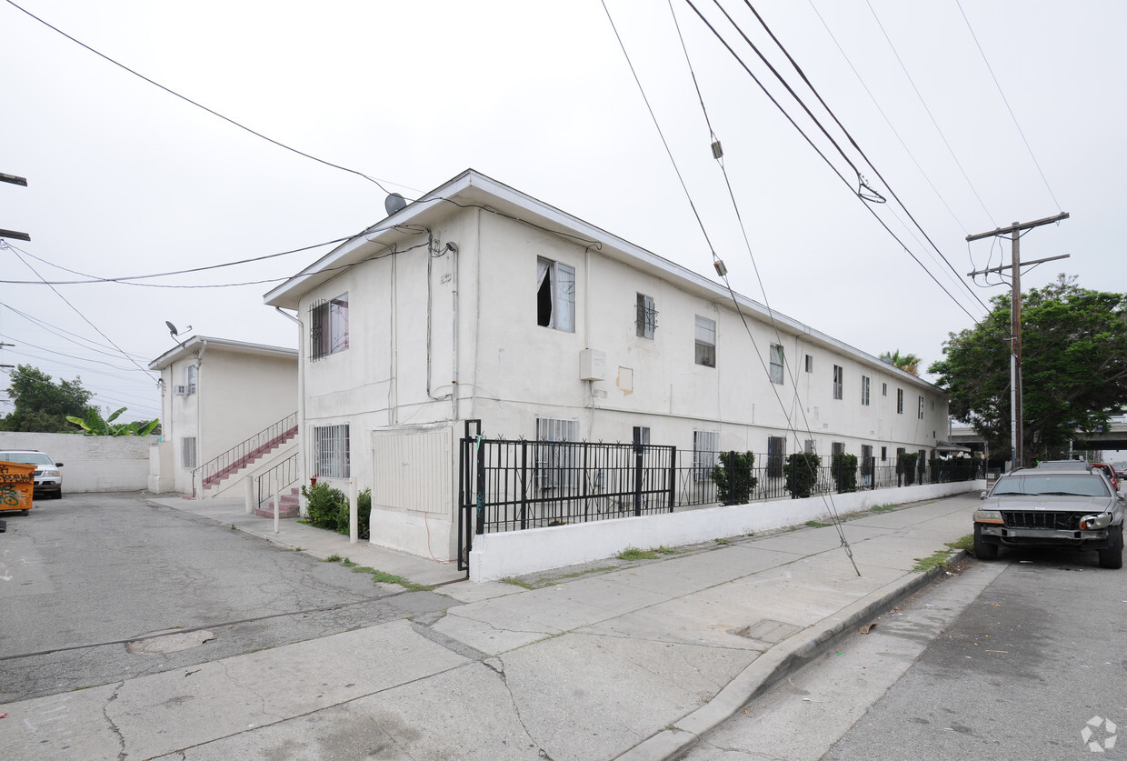 Building Photo - 601 E 116th Pl