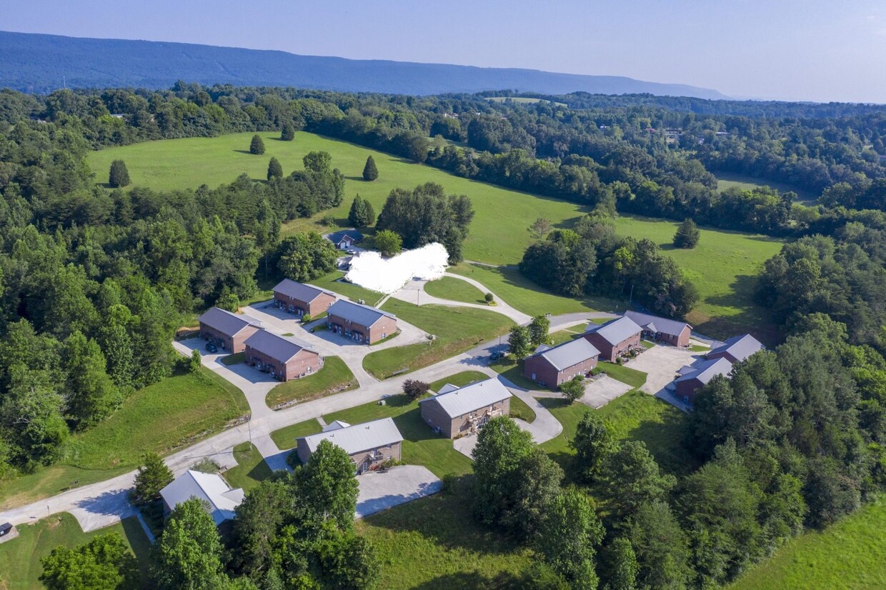 Foto principal - 145 Deer Ridge Dr