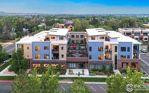 Edificio - 302 N Meldrum St