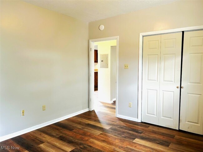 Foto del edificio - 634 Cove Rd