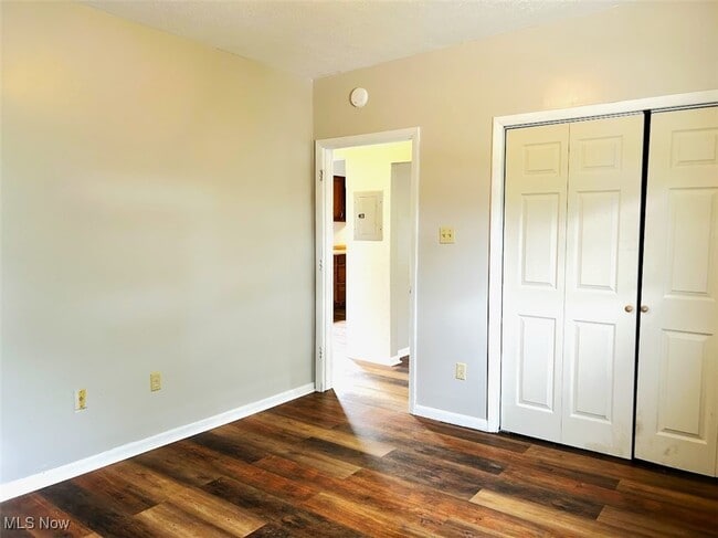 Building Photo - 634 Cove Rd