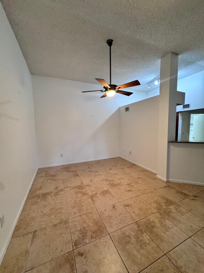 Building Photo - 1125 Crystal Way
