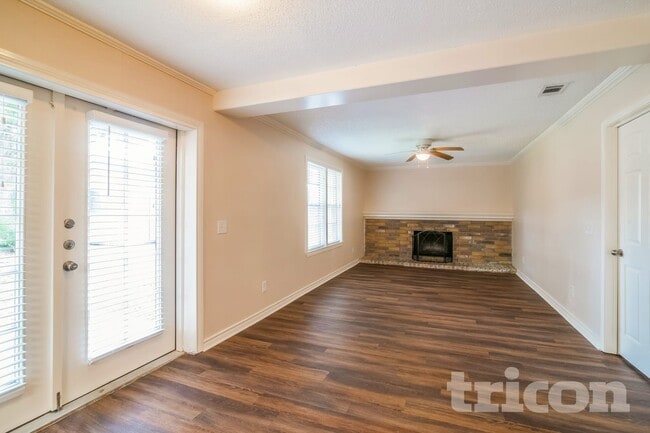 Building Photo - 18139 Lake Bend Dr