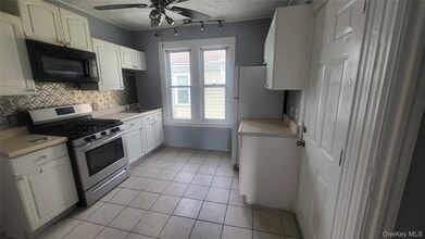 Building Photo - 107 Smith St