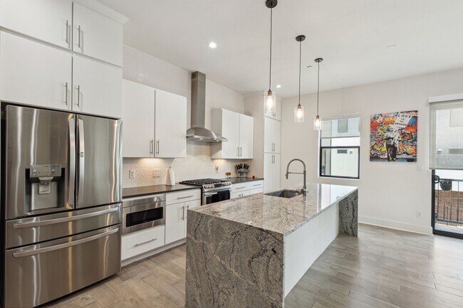 Foto del edificio - 422 W 9th St