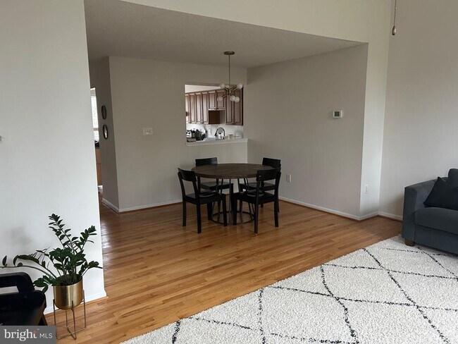 Foto del edificio - 5833 Pin Oak Commons Ct