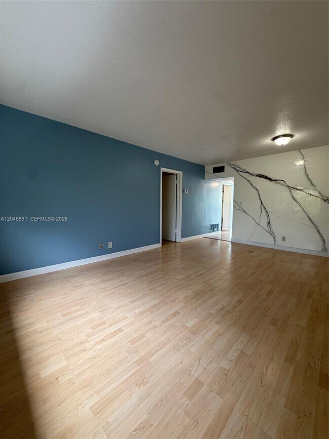 Foto del edificio - 3300 NE 10th Terrace
