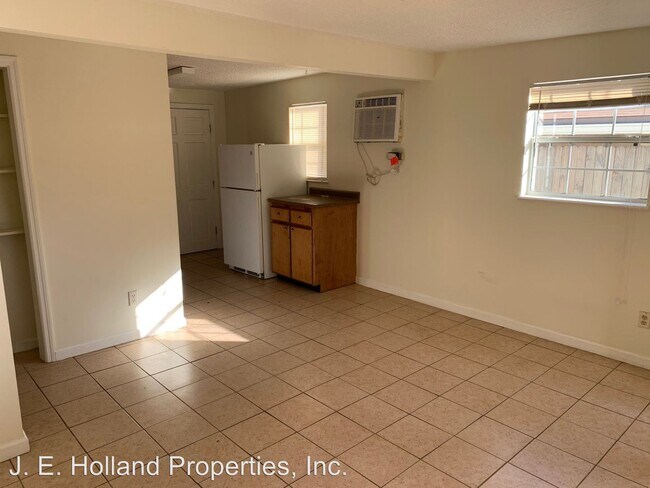 Building Photo - 2 br, 1 bath House - 8415 Hare Avenue