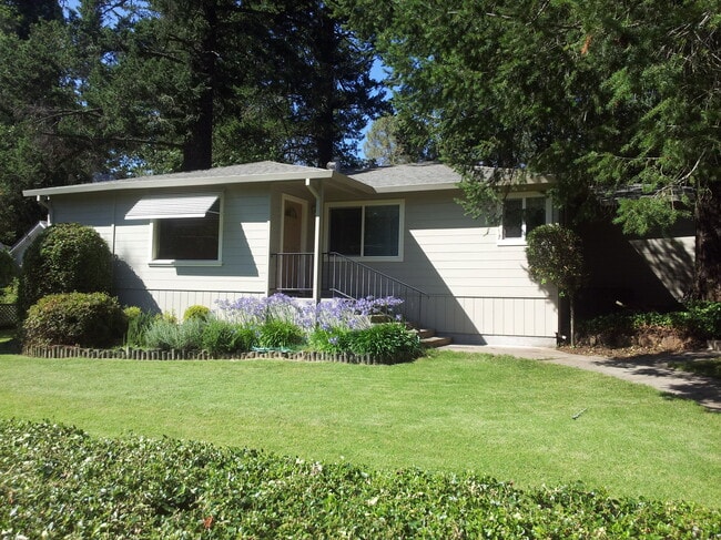 Building Photo - 450 Sky Oaks Dr
