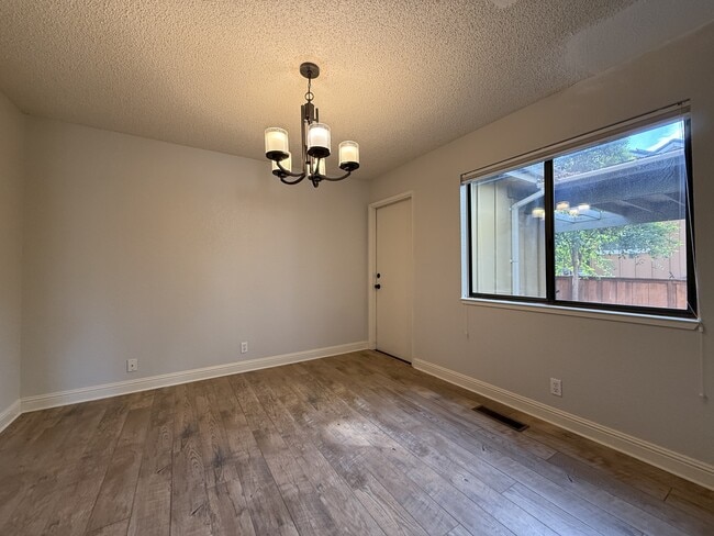 Building Photo - 21 Alameda Park Cir