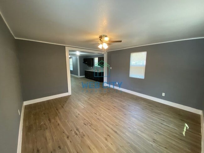 Foto del edificio - 3527 S Harwood St
