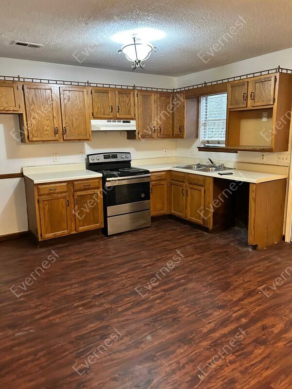 Building Photo - 9640 Williamsburg Dr