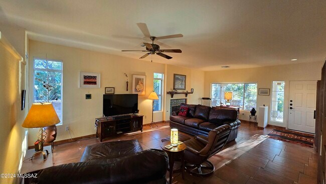 Building Photo - 14770 N Windshade Dr