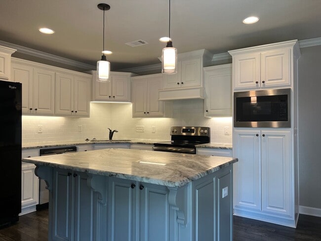 Building Photo - 25 Timber Ln