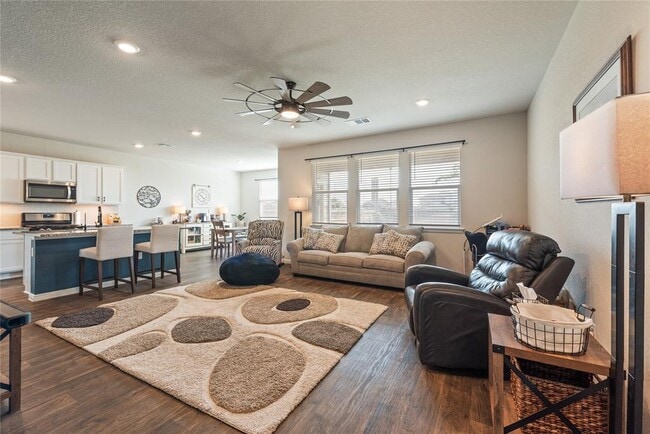 Building Photo - 205 Strand Ln
