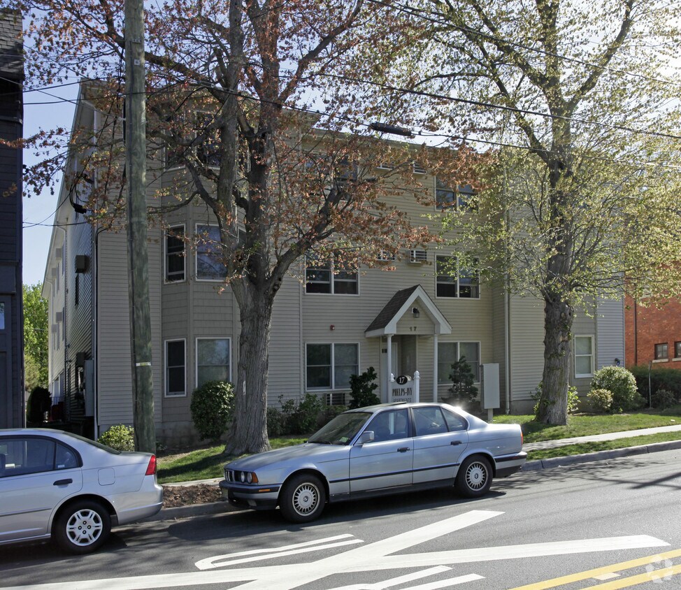 Building Photo - 17 E Ivy Ln