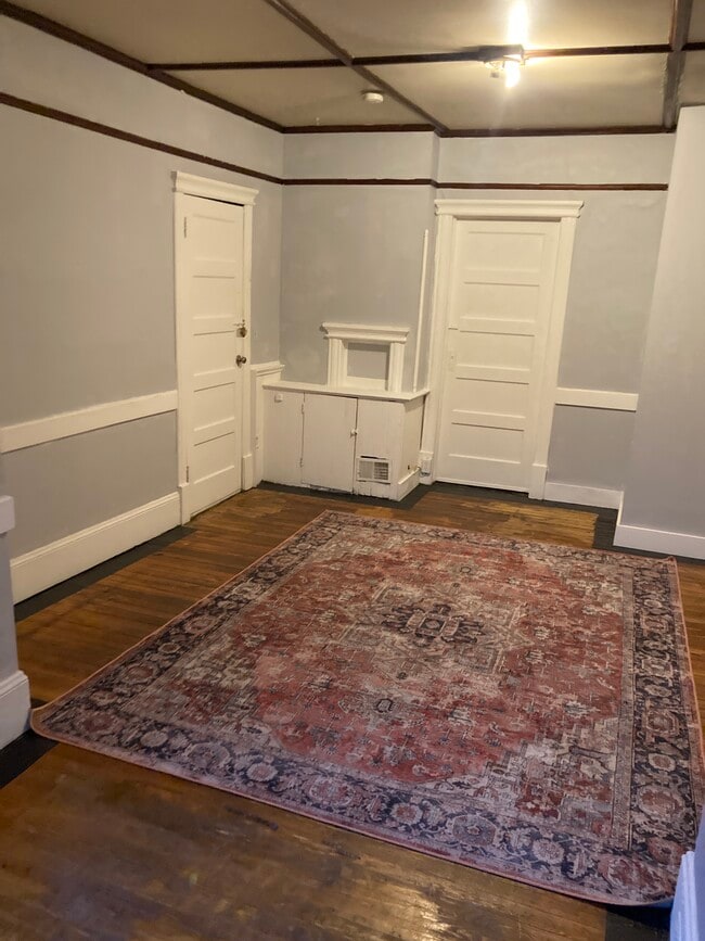 Foto del edificio - 111 Decker Pond Rd