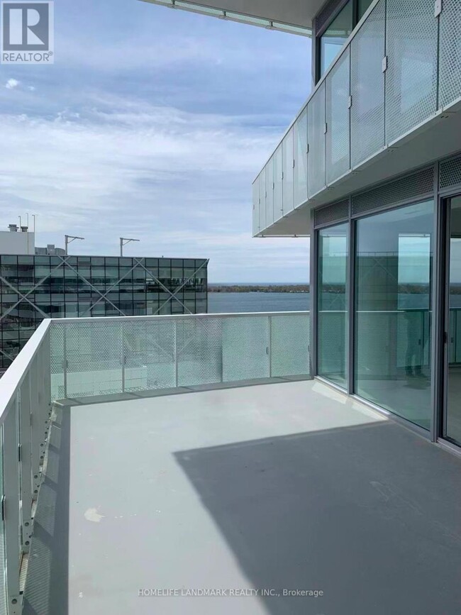 Building Photo - 15 Queens Quay E