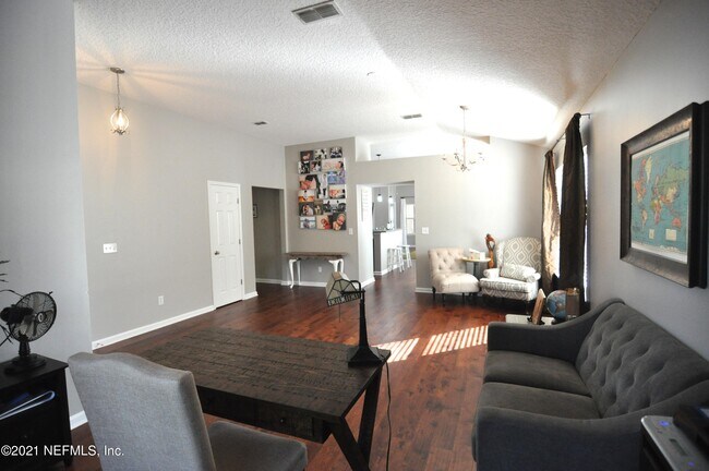 Foto del edificio - 12233 Heronsford Ln