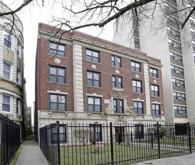 Photo - 4915 S Drexel Blvd Apartment