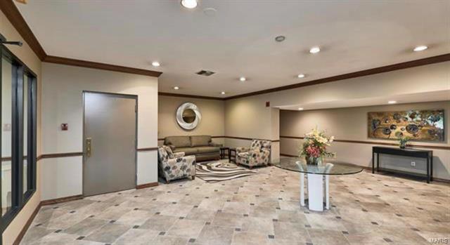 Building Photo - 250 S Brentwood Blvd