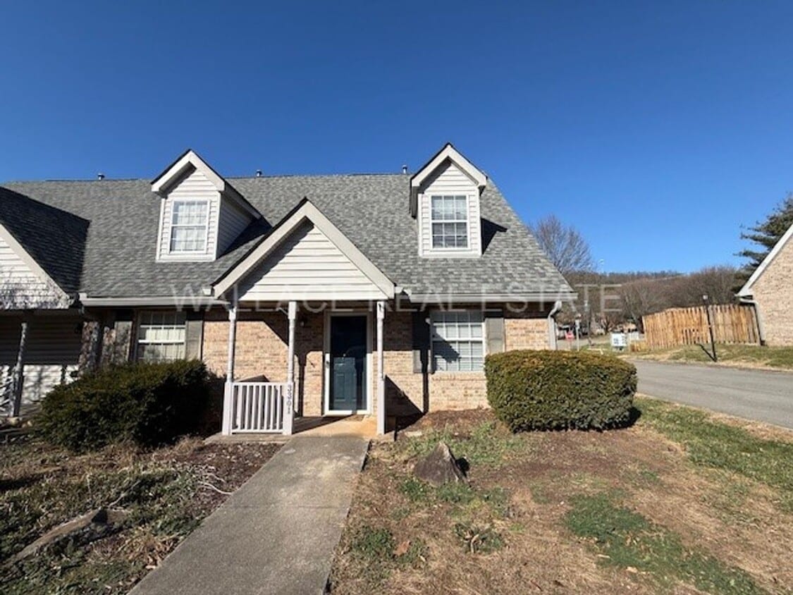 BEAUTIFUL, UPDATED 2 BEDROOM TOWNHOUSE IN PLEASANT TRACE!! - BEAUTIFUL, UPDATED 2 BEDROOM TOWNHOUSE IN PLEASANT TRACE!!