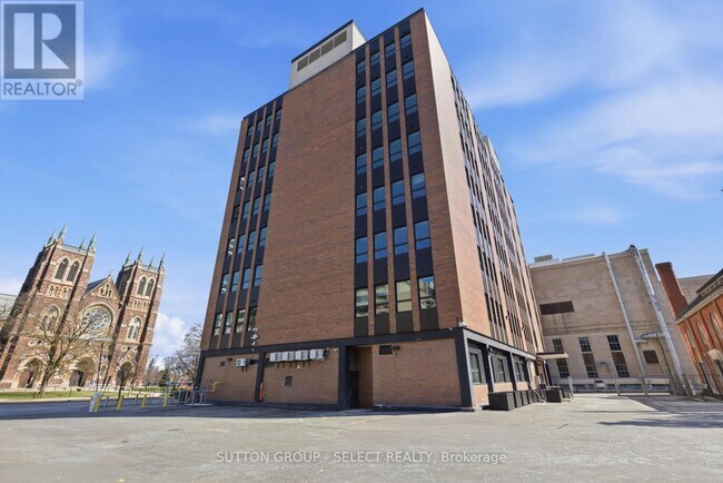 Photo du bâtiment - 195 Dufferin Ave