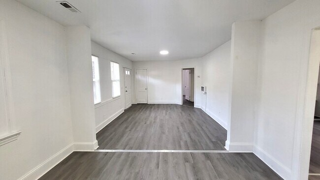 Foto del edificio - For Rent: Renovated Three Bedroom House in Sumter SC!