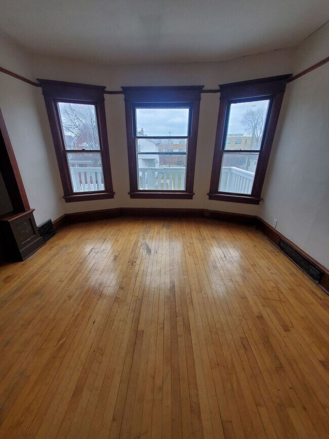 Foto del edificio - 2437-2439 N 37th St. (Duplex)