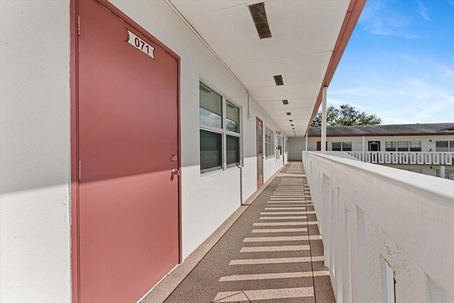 Building Photo - 71 Fanshaw B