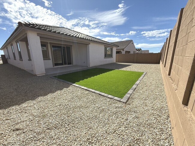 Foto del edificio - Rancho Mercado