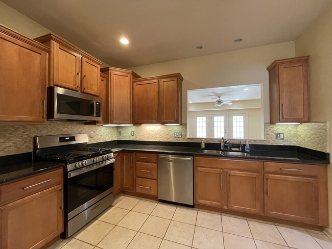 Kitchen - 2084 Deer Run Dr