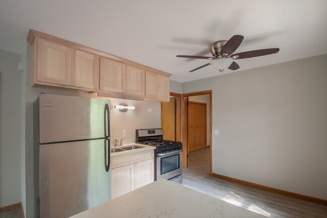 Building Photo - 1209 E Gorham St