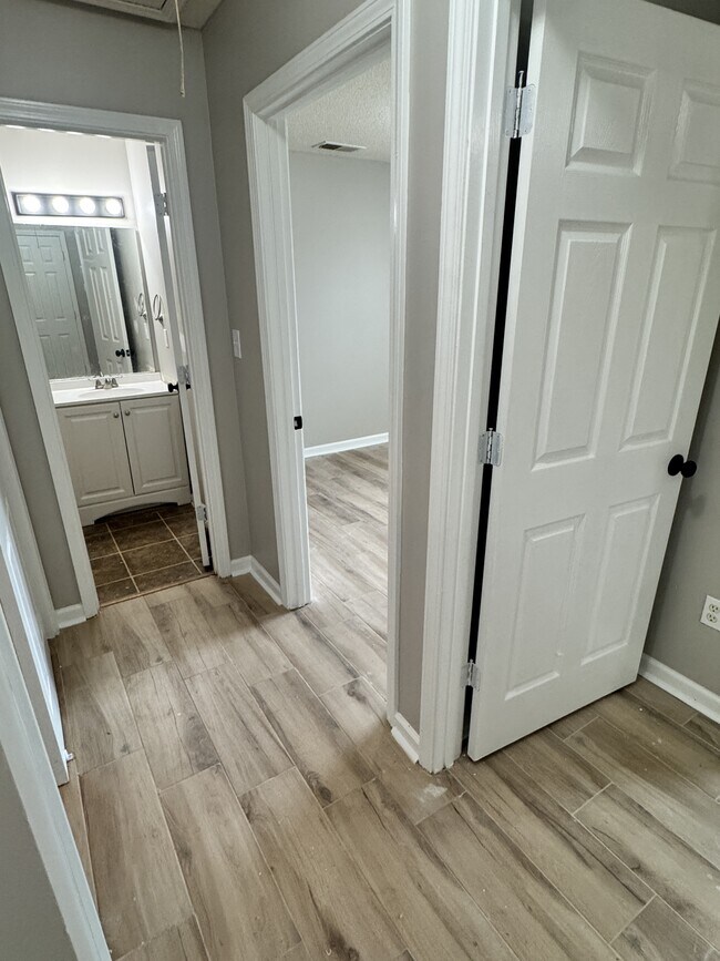 Foto del edificio - 1237 Travers Ln