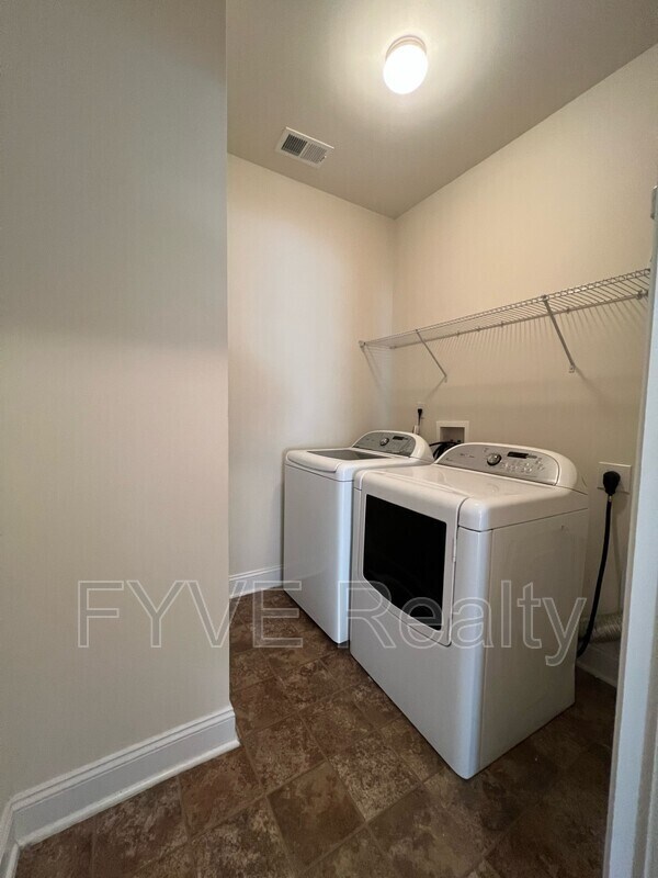 Building Photo - 3551 Bagley Dr