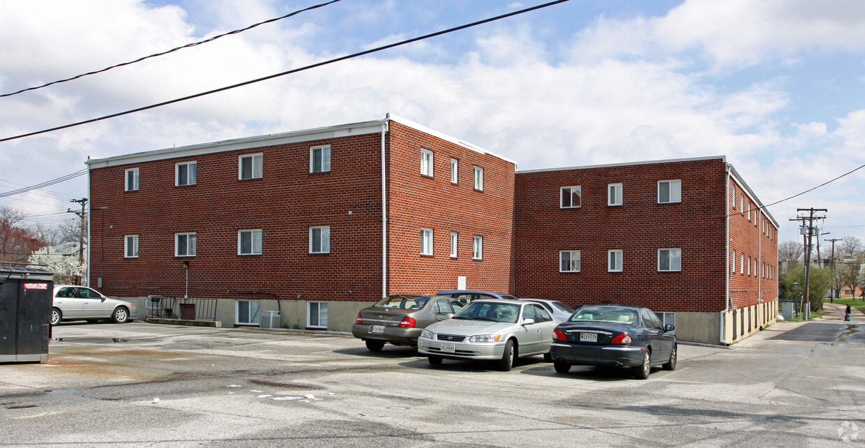 Building Photo - 4000 Glengyle Ave