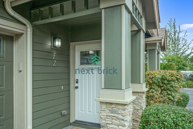 Foto del edificio - 4 Bed and 2.5 Bath Beautiful Condo is Avai...