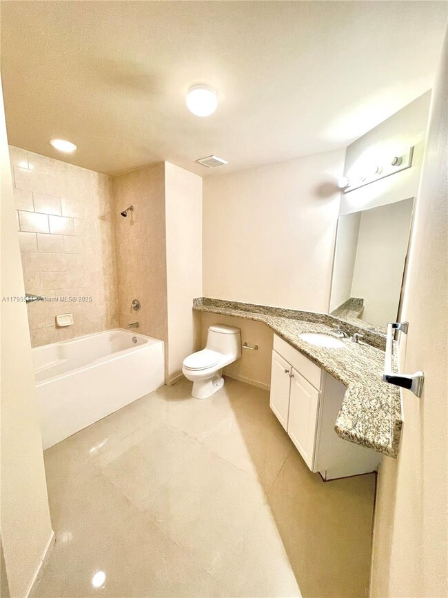 Foto del edificio - 3001 NE 185th St