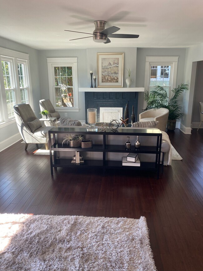 Photo - 1523 W 1st St House