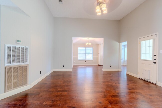 Foto del edificio - 9310 Jan Glen Ln