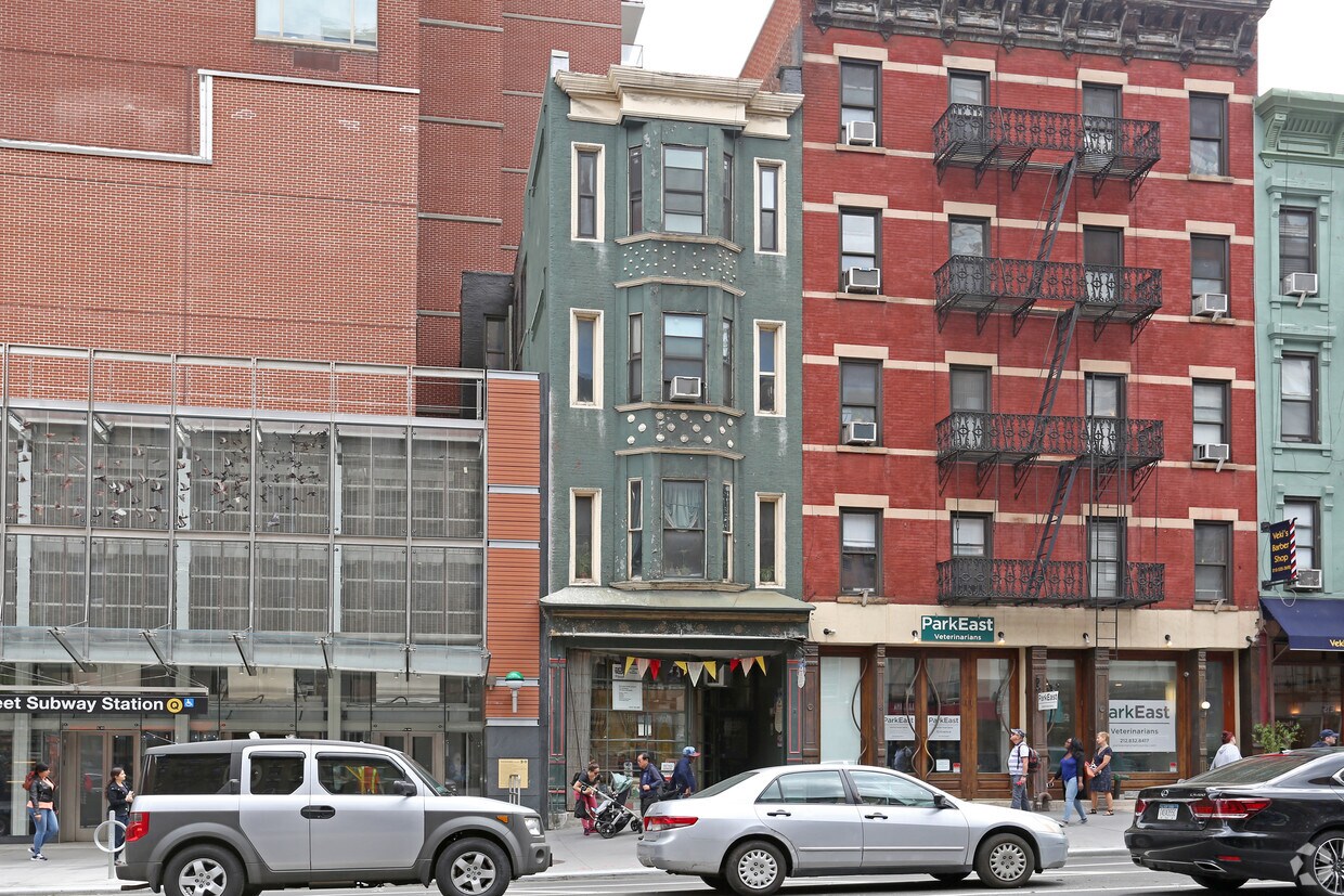 Building Photo - 1390 1/2 Second Ave
