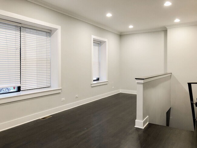 Foto del edificio - 1946 W Nelson St