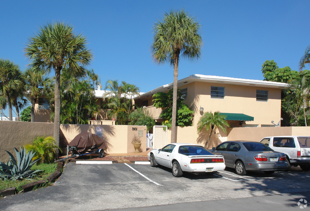 Primary Photo - Ridge Garden Apartments