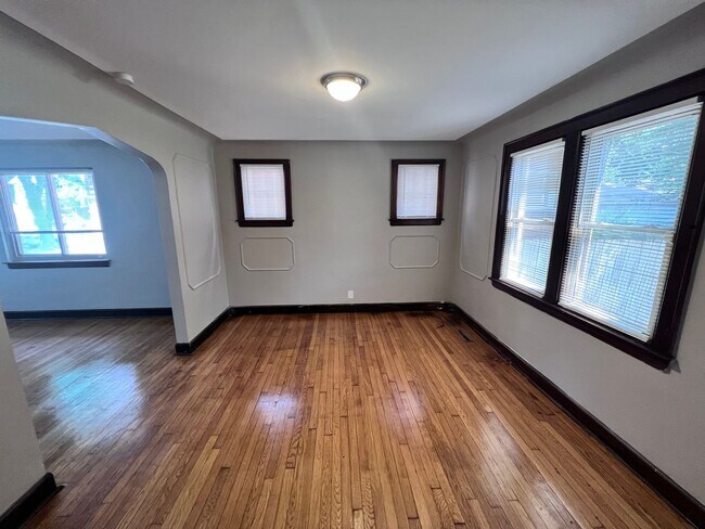 Foto del edificio - 5566 Kensington Ave